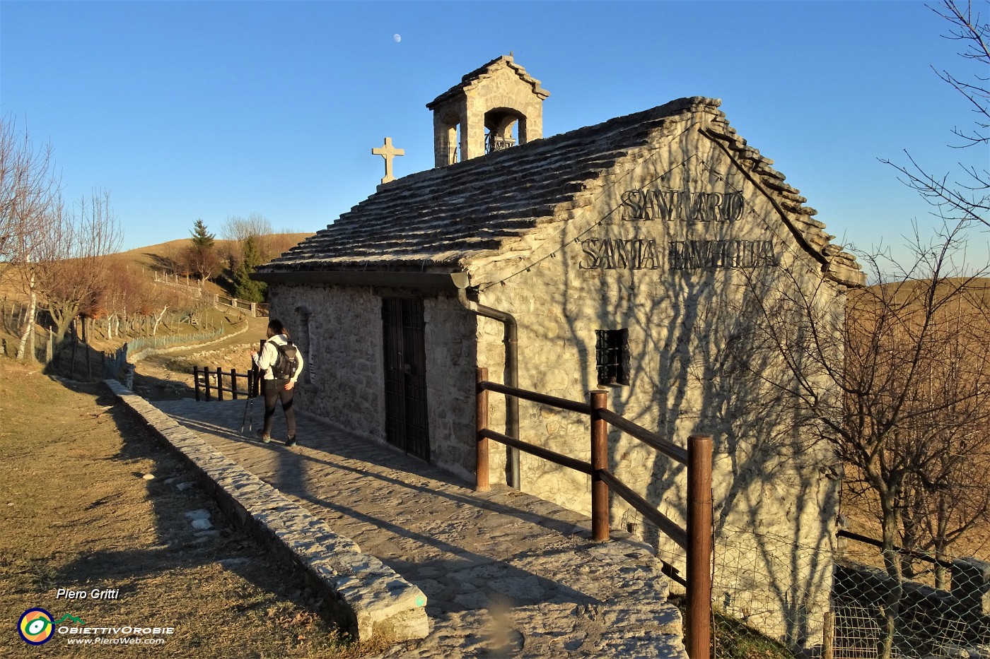 55 Siamo alla Chiesetta-Santuario-Sacra Famiglia di Nazareth.JPG